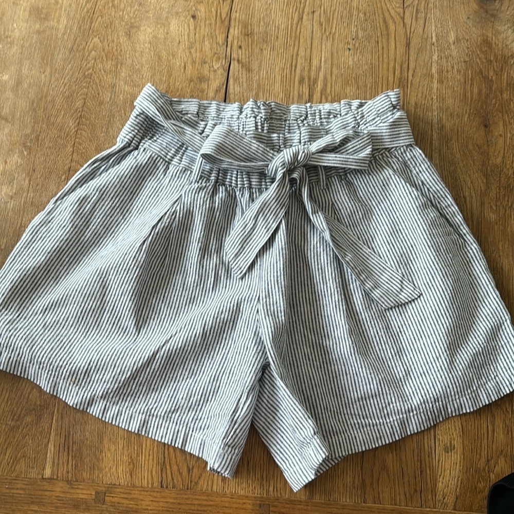 Morgan Taylor, Blue and white pine stripe paper bag shorts size small